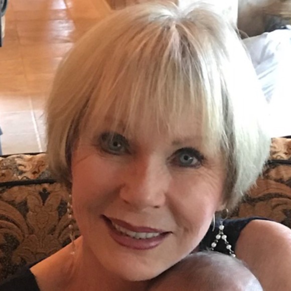 Meet your Posher, Laura - Picture 1 of 1